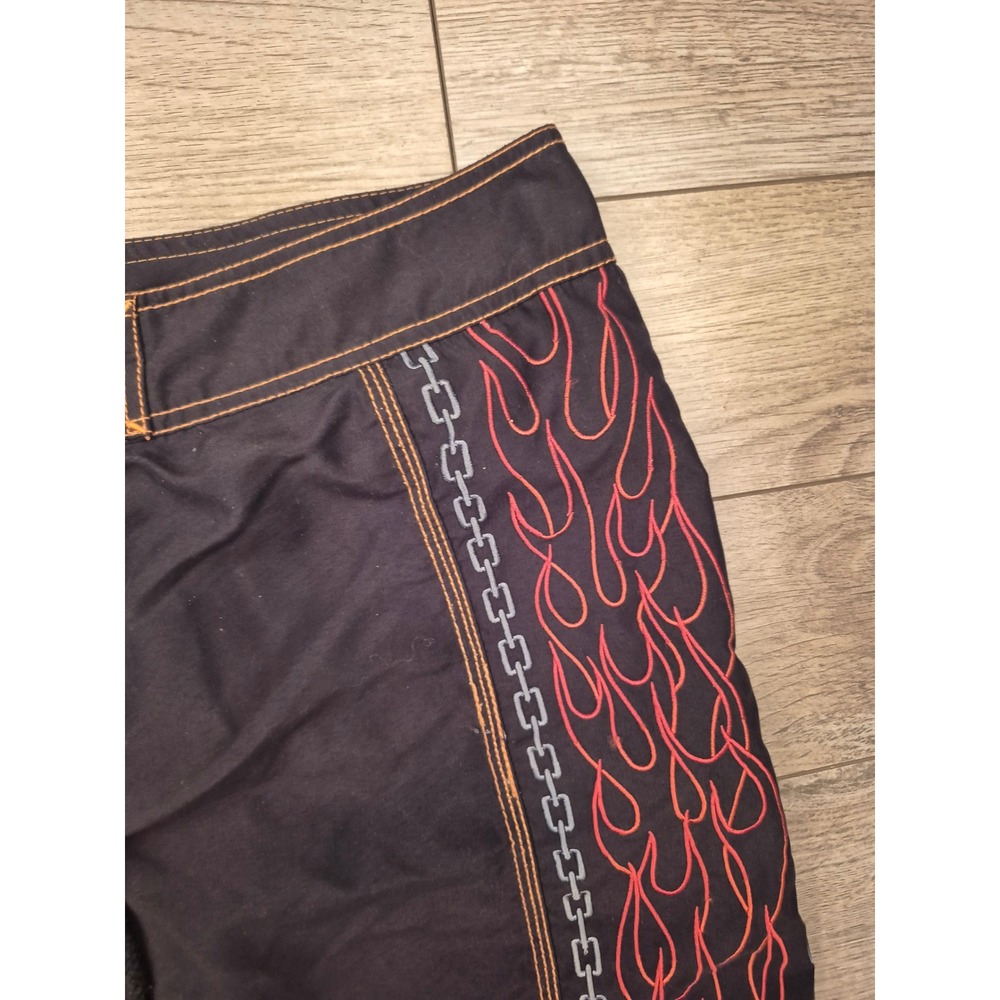 Harley-Davidson Tori Richard Mens Black Red Flame Chain Board Shorts Large VTG - Picture 2 of 10